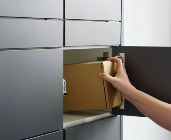Sichere und nachverfolgbare Paketzustellung in smarter NetLocker Schließfachanlage